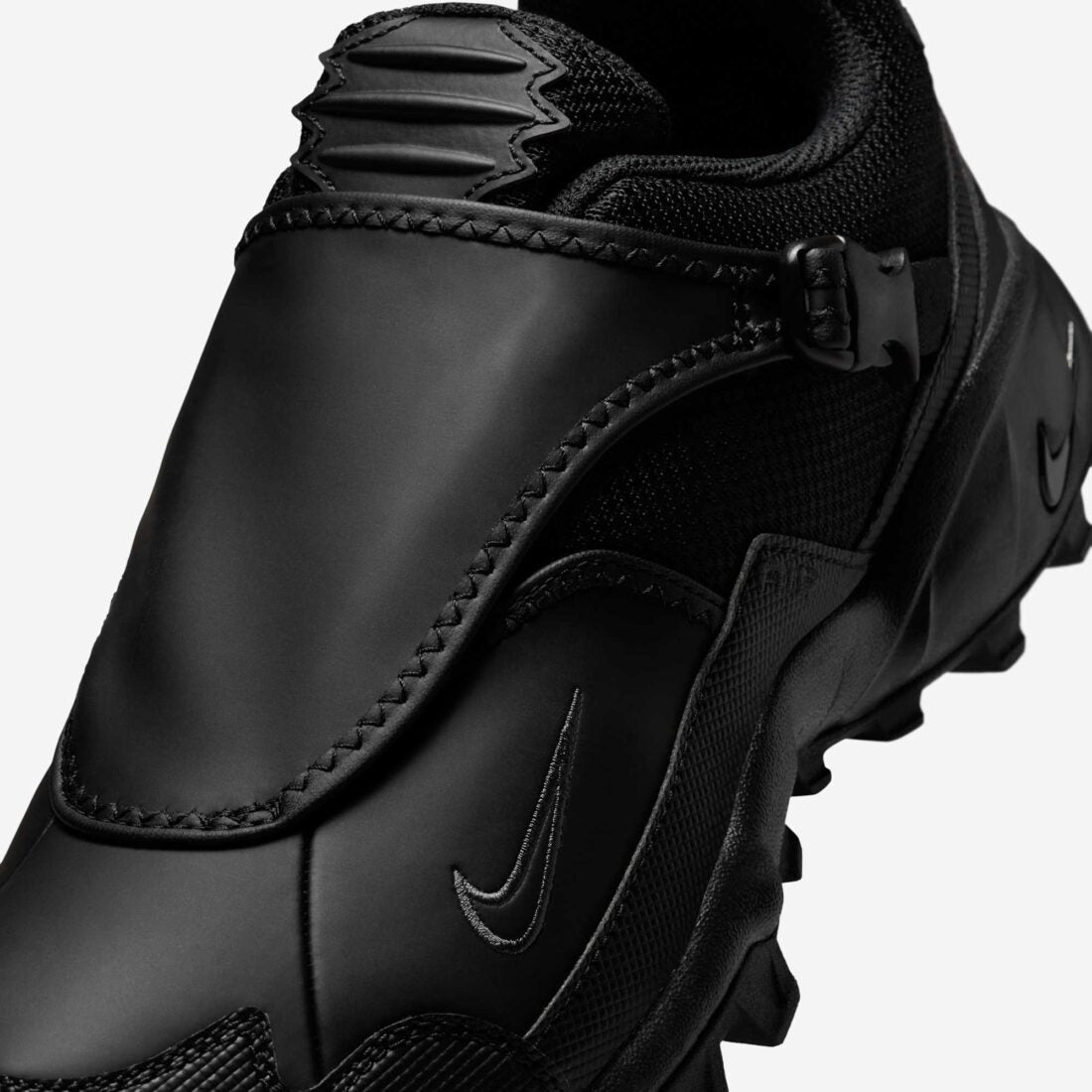 Nike ACG Phassad "Triple Black"Initialement commercialisé en 2003, ce modèle de trail running emblématique fait son grand retour