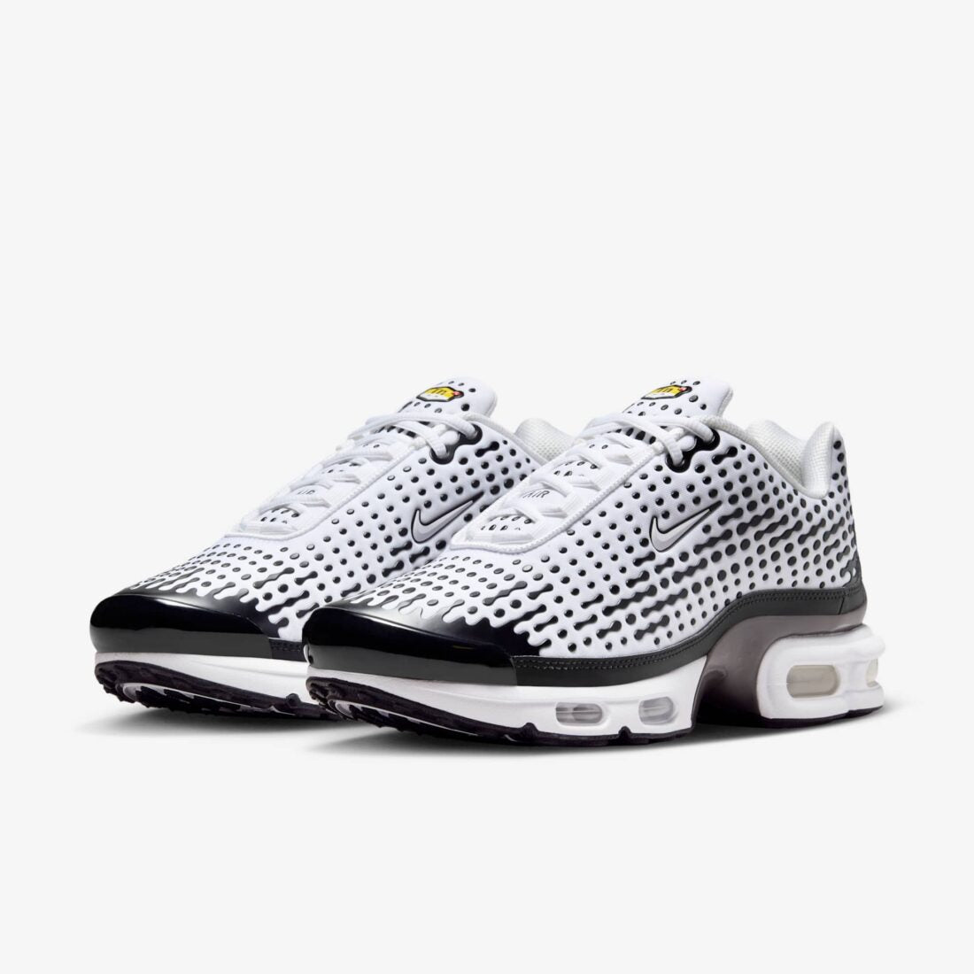 Nike Air Max Plus VII, repérables à leur motif de points noirs sur fond blanc