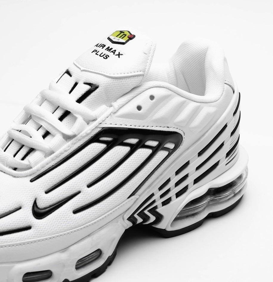 Nike Air Max Plus 3 (communément appelée TN 3) dans son coloris "White Black" (Blanc et Noir)