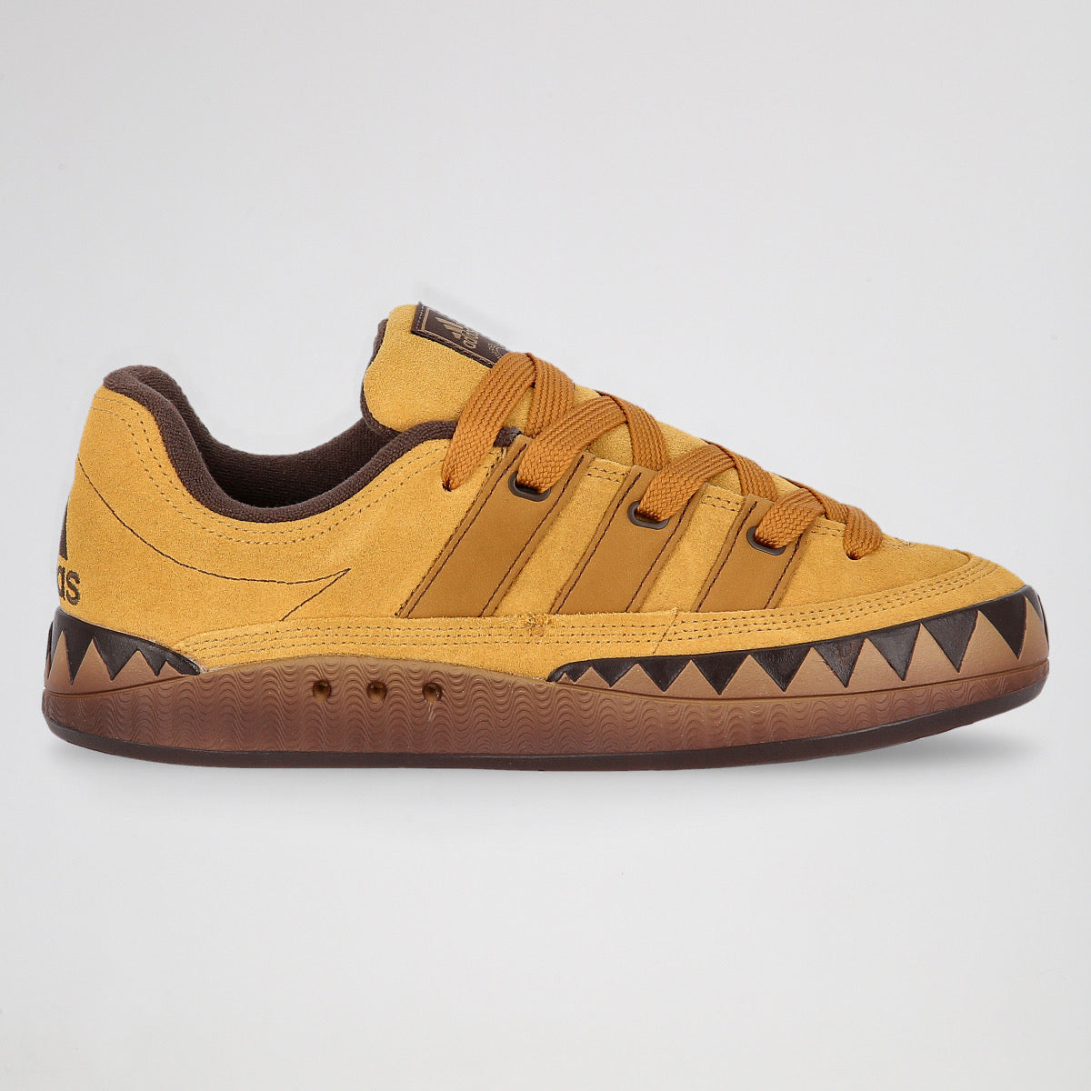 adidas Adimatic dans son coloris jaune moutarde et marron fonce (Mesa / Brown