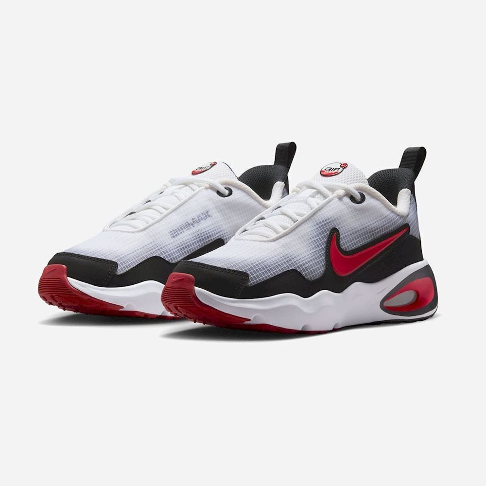 Nike Air Max Nova caractérisées par leur amorti Max Air ovale distinctif sur la semelle épaisse.