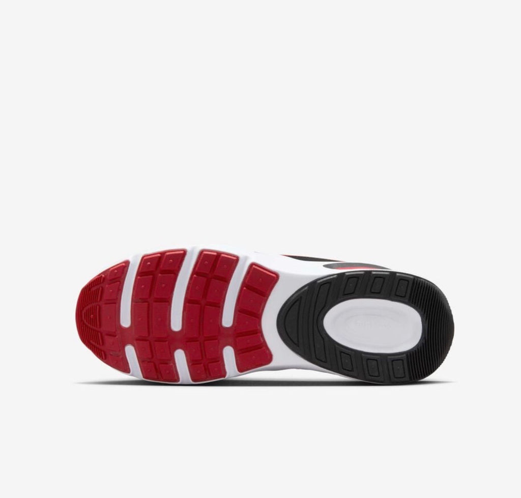 Nike Air Max Nova caractérisées par leur amorti Max Air ovale distinctif sur la semelle épaisse.