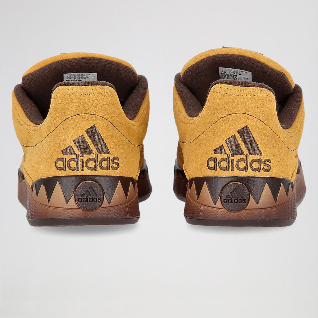 adidas Adimatic dans son coloris jaune moutarde et marron fonce (Mesa / Brown