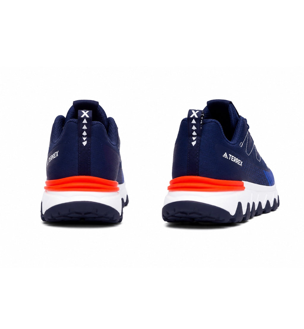 Adidas Terrex GORE-TEX pour une protection contre les éléments, reconnaissables à leur design robuste et fonctionnel, idéal pour les activités de plein air