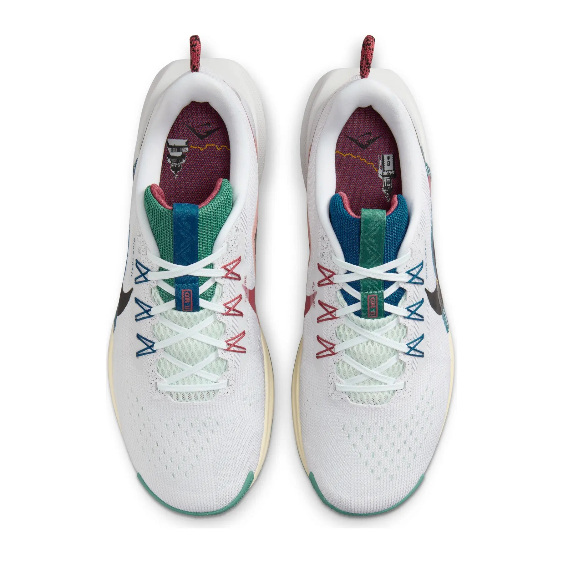 Nike Pegasus Trail 5 blanches avec des détails bleus et Cedar