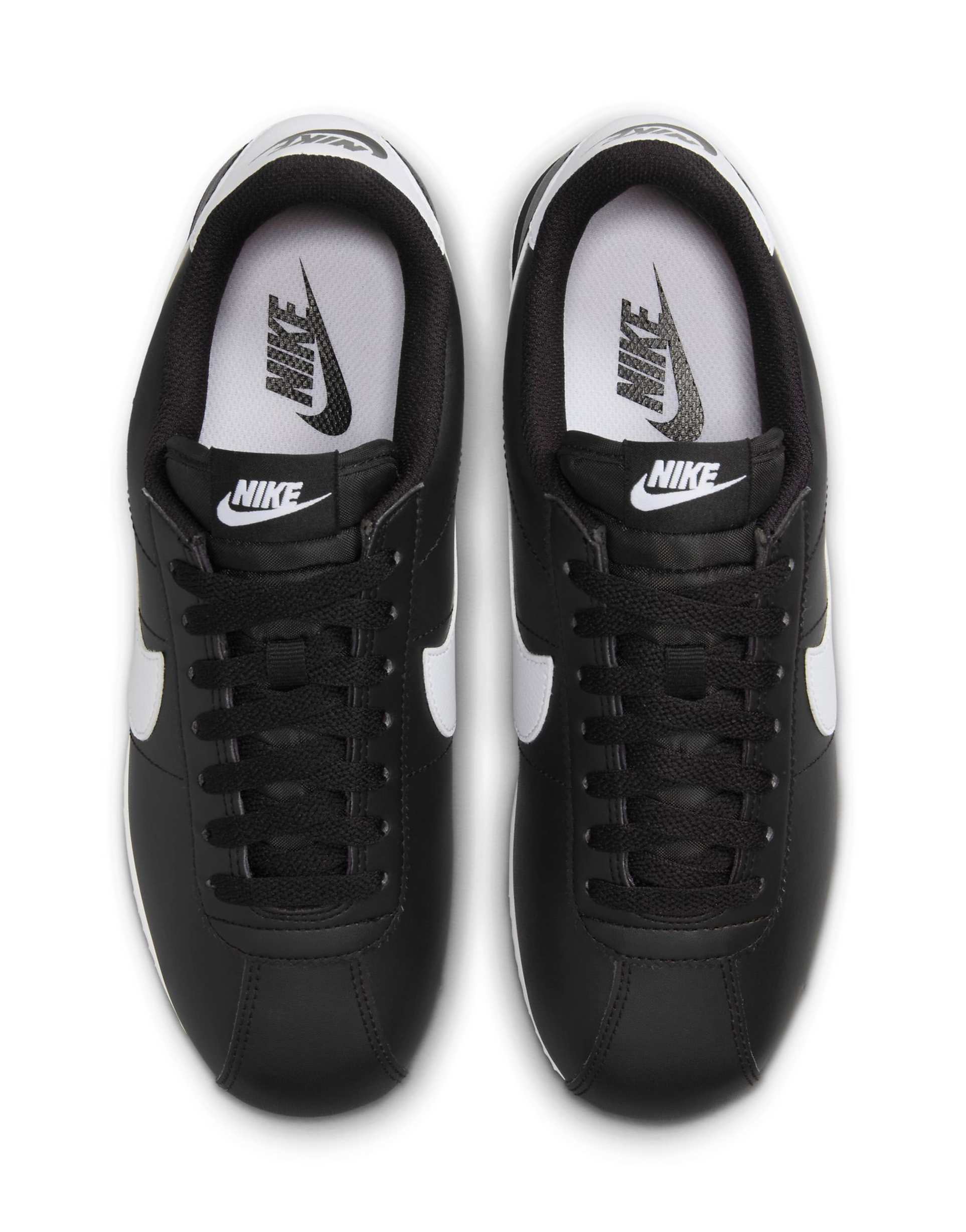Nike Cortez dans son coloris classique noir et blanc