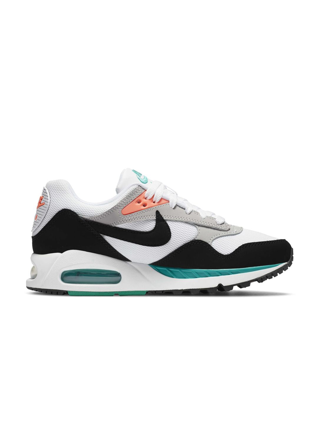Nike Air Max Correlate arborent un coloris blanc avec des accents noirs et verts