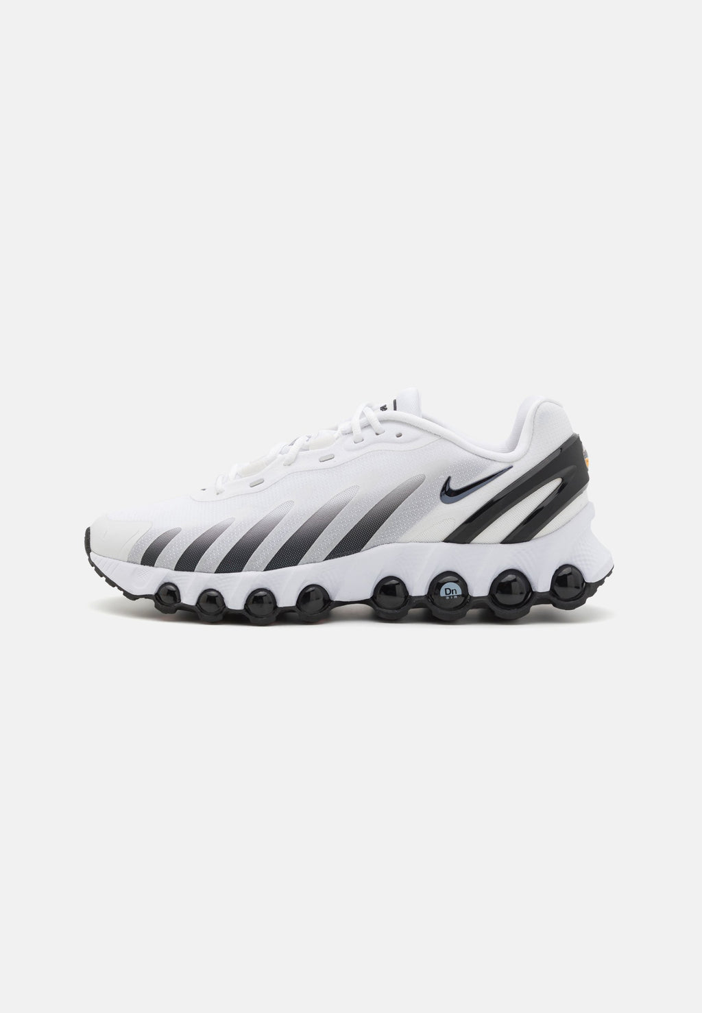 Nike Air Max Dn8 dans son coloris classique "Panda" (Blanc / Noir)