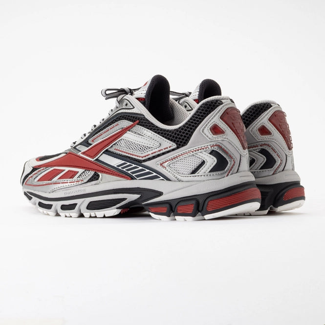 Reebok Premier Road Ultra "Red Metallic" (parfois issues de la ligne haut de gamme Reebok LTD ou de collaborations spécifiques).