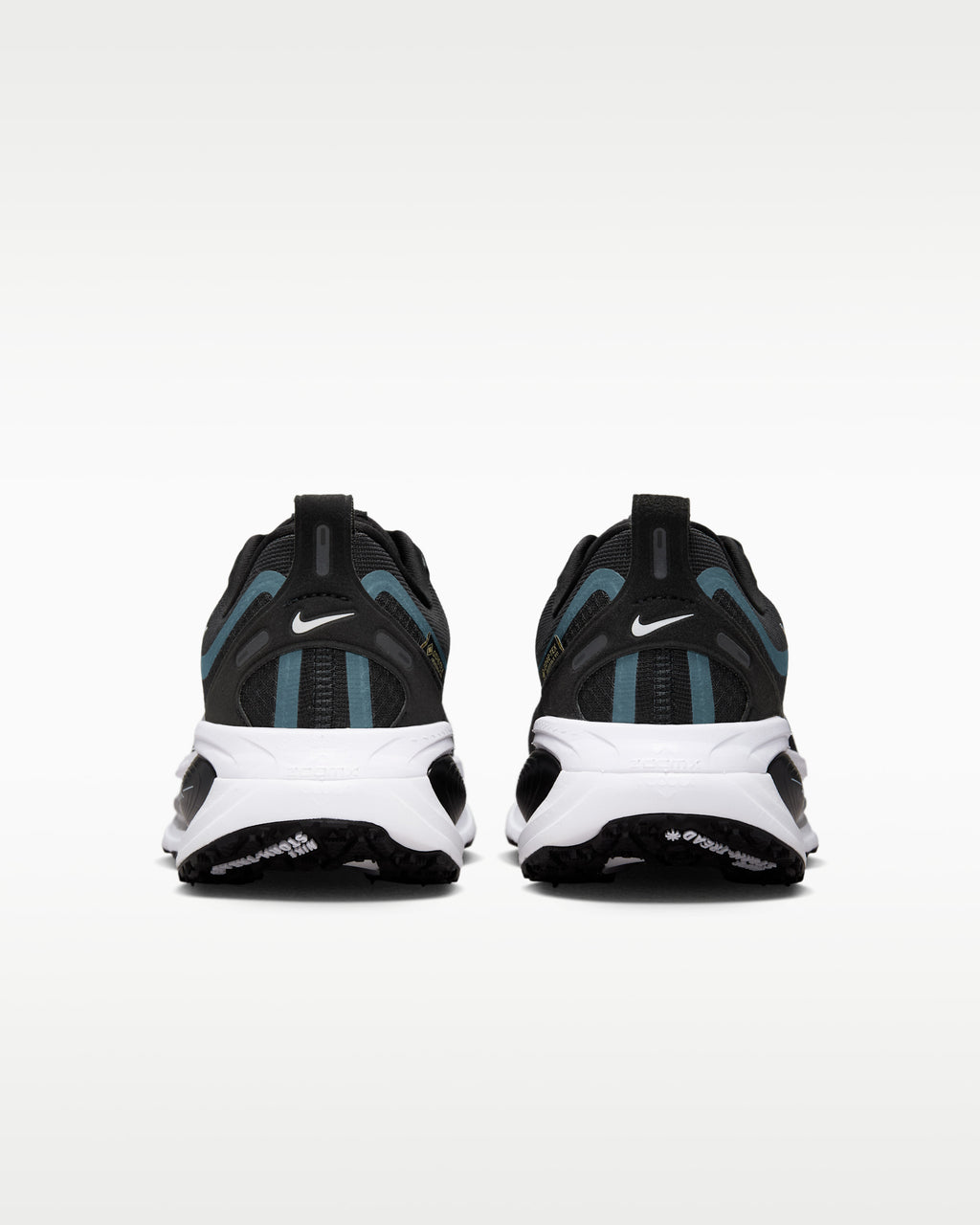 running Nike Vomero 18 GORE-TEX. Conçue avec une membrane en GORE-TEX pour garder les pieds au sec sous la pluie.
