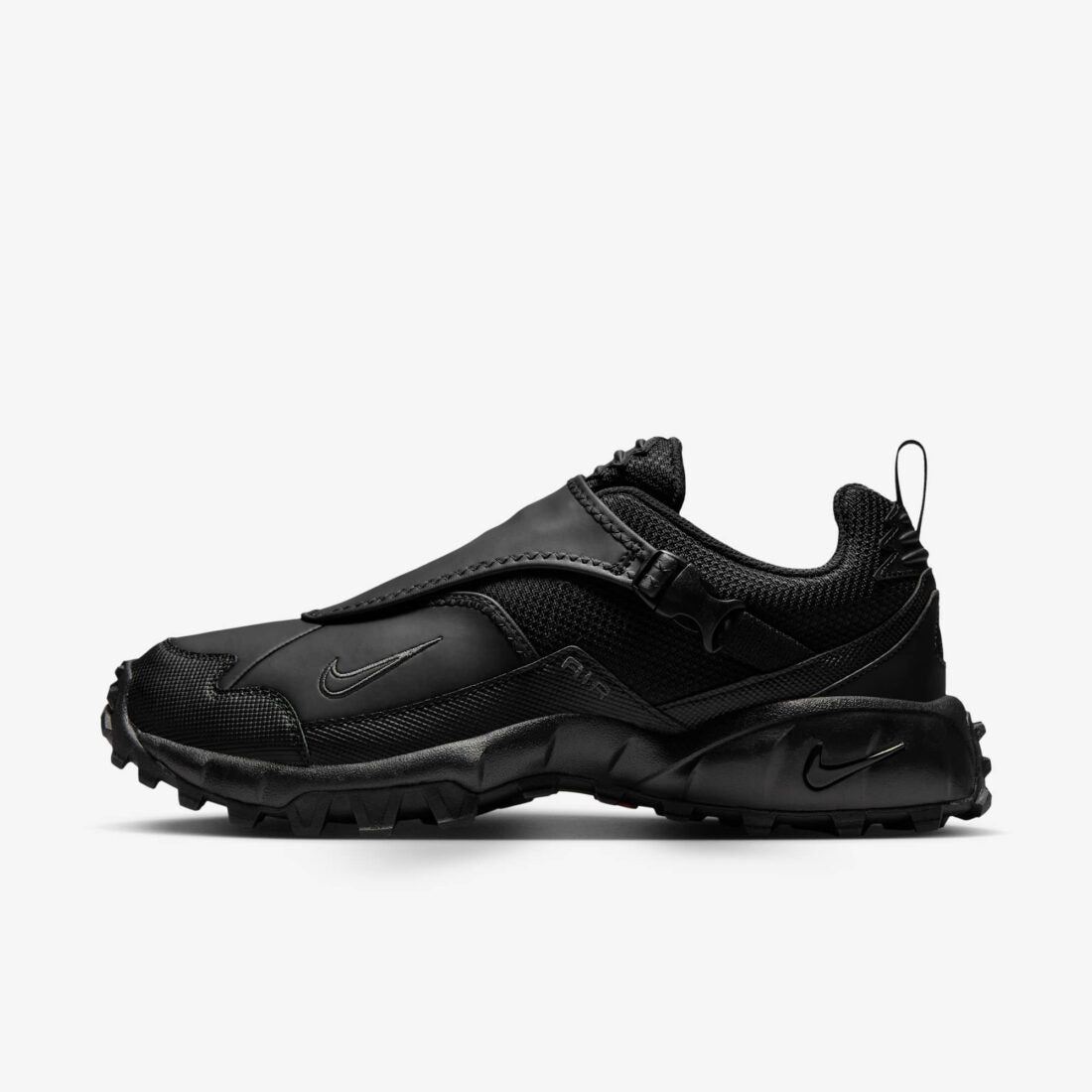 Nike ACG Phassad "Triple Black"Initialement commercialisé en 2003, ce modèle de trail running emblématique fait son grand retour