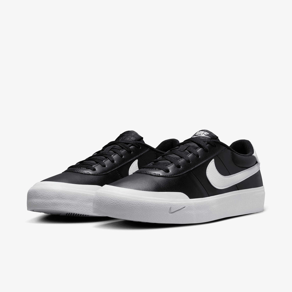 basket Nike Court Shot dans son coloris classique Noir/Blanc