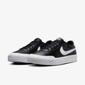 basket Nike Court Shot dans son coloris classique Noir/Blanc