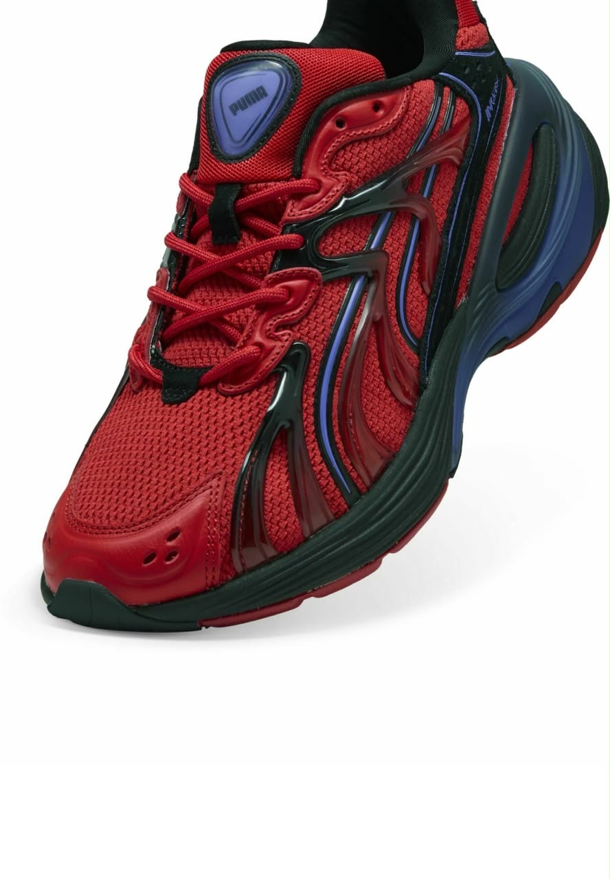 Puma Inverse Rev (référence style 402380-01), décliné dans le coloris PUMA Red / Dark Amethyst / PUMA Black