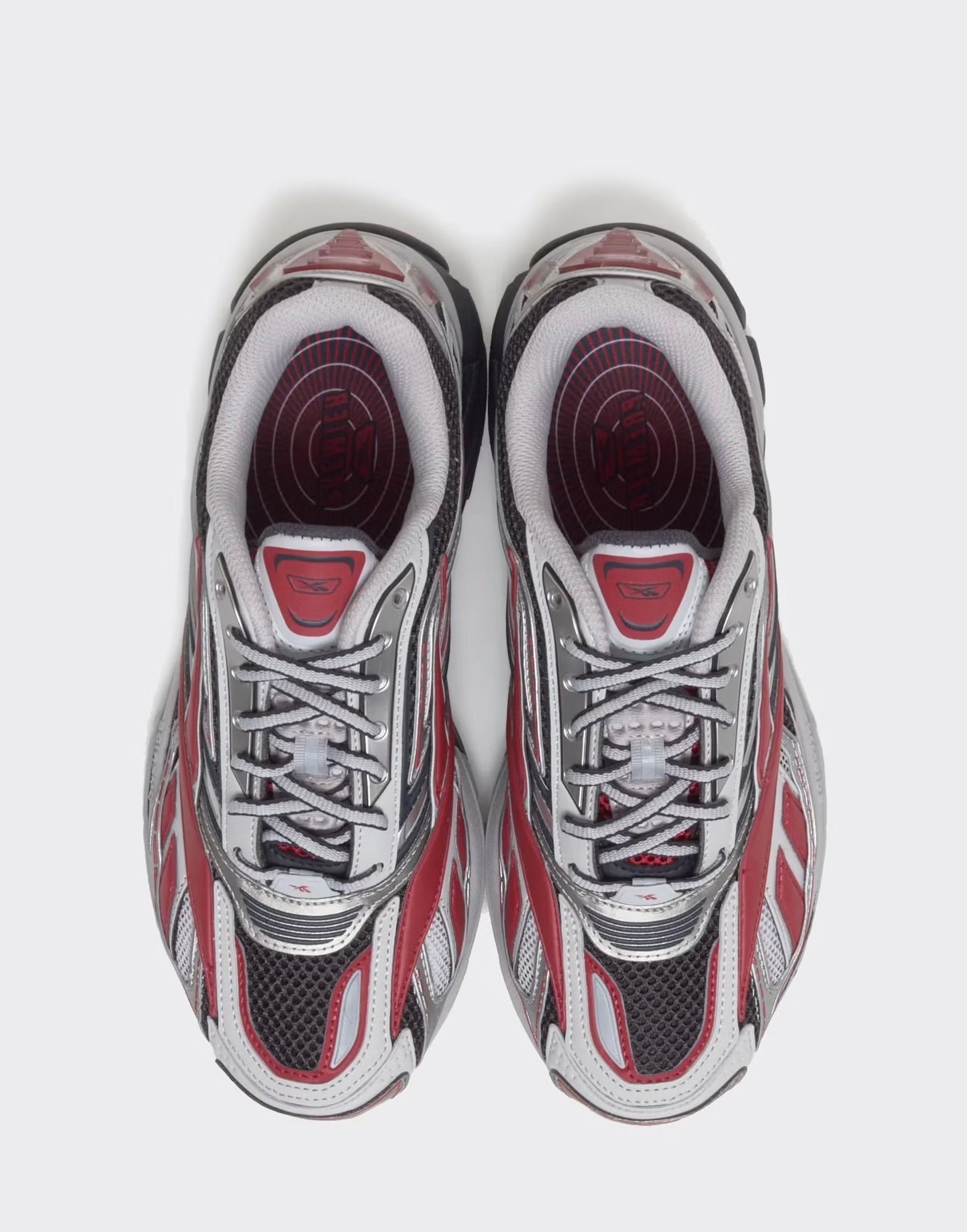 Reebok Premier Road Ultra "Red Metallic" (parfois issues de la ligne haut de gamme Reebok LTD ou de collaborations spécifiques).