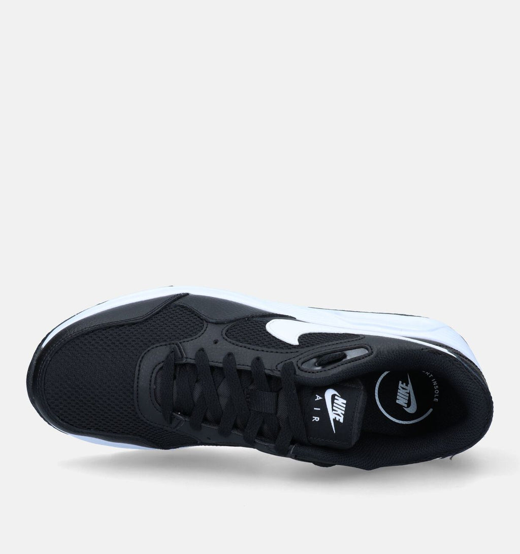 Nike Air Max SC, caractérisée par sa tige en maille noire et son logo Swoosh blanc