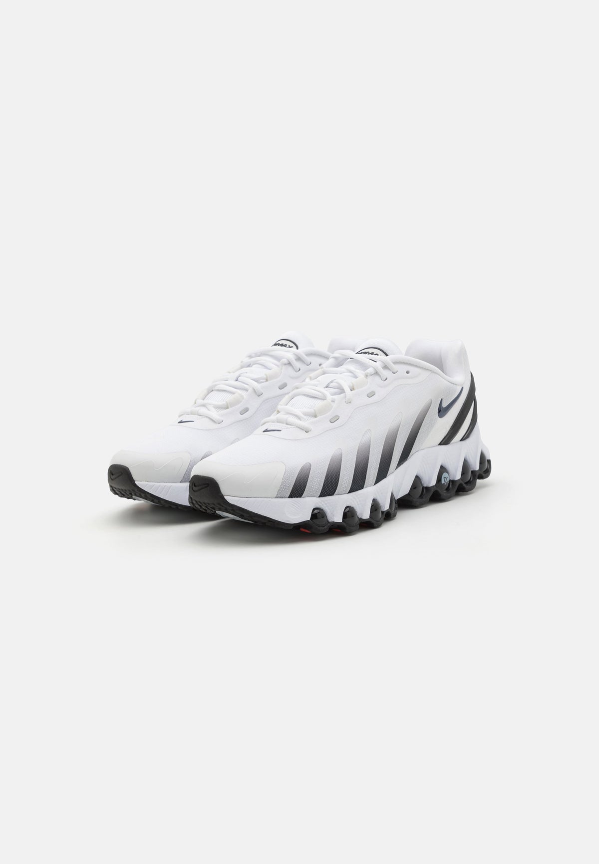 Nike Air Max Dn8 dans son coloris classique "Panda" (Blanc / Noir)