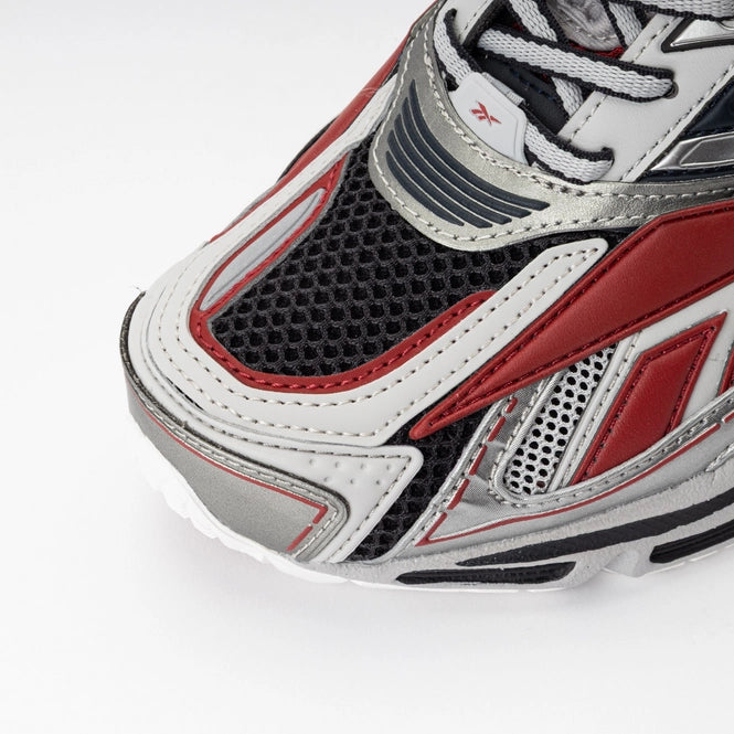 Reebok Premier Road Ultra "Red Metallic" (parfois issues de la ligne haut de gamme Reebok LTD ou de collaborations spécifiques).