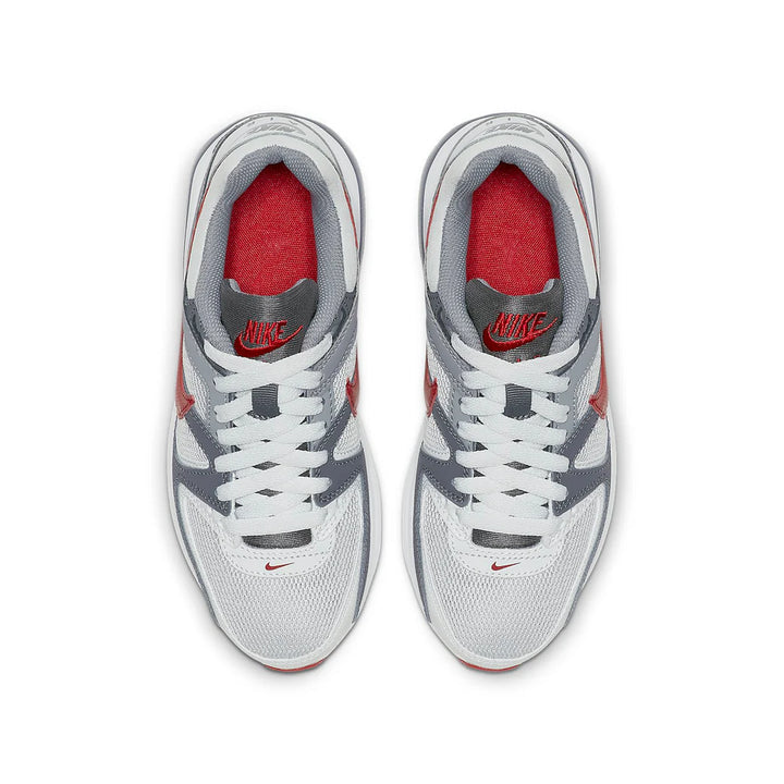 Nike Air Max Command, plus précisément dans son coloris classique combinant le gris platine, le rouge vif (Gym Red) et le blanc