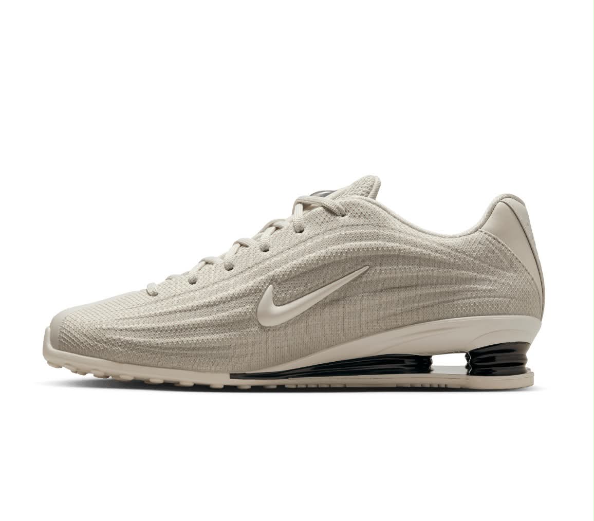 Nike Shox Z, ici présentée dans son coloris "Light Bone" / Beige