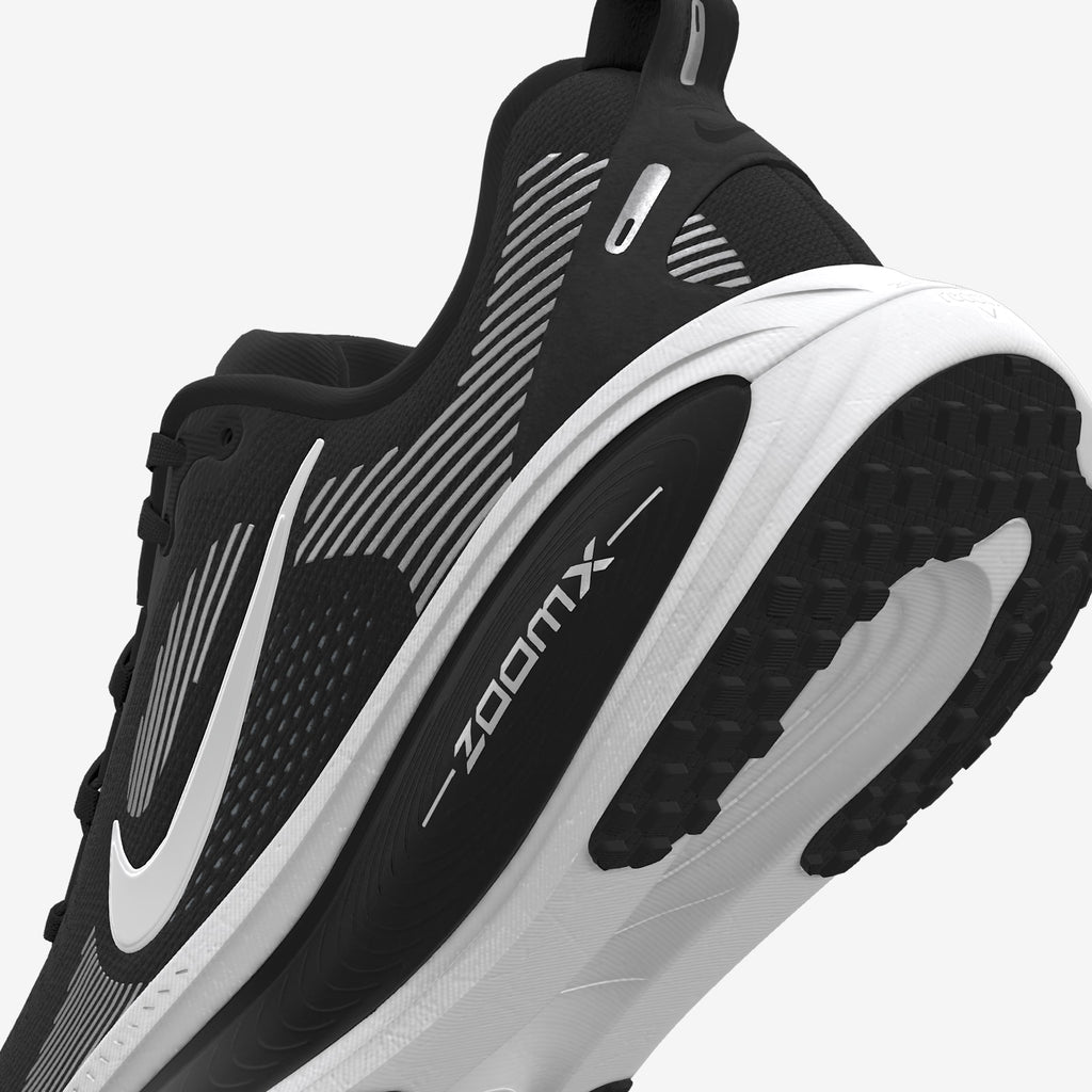 Nike Vomero 18, une chaussure de running sur route performante conçue pour offrir un amorti maximal au quotidien.