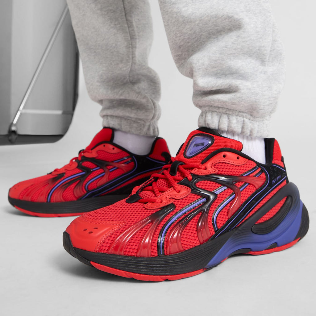 Puma Inverse Rev (référence style 402380-01), décliné dans le coloris PUMA Red / Dark Amethyst / PUMA Black