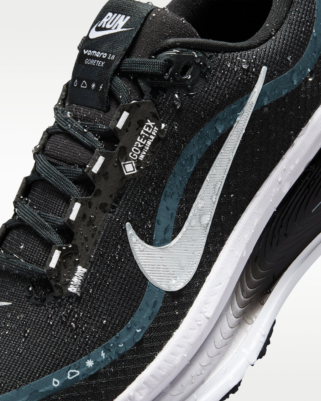 running Nike Vomero 18 GORE-TEX. Conçue avec une membrane en GORE-TEX pour garder les pieds au sec sous la pluie.