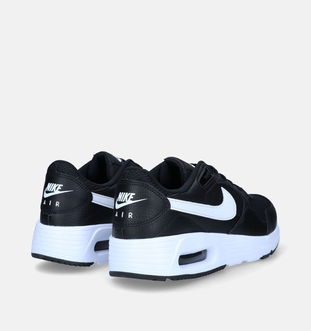 Nike Air Max SC, caractérisée par sa tige en maille noire et son logo Swoosh blanc
