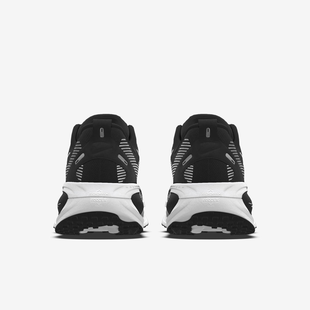 Nike Vomero 18, une chaussure de running sur route performante conçue pour offrir un amorti maximal au quotidien.