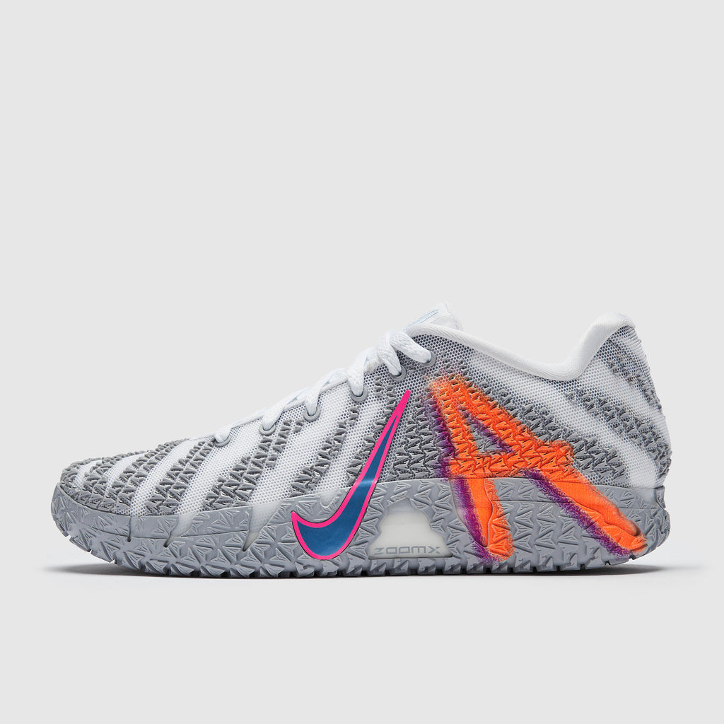 Nike Ja 3 « Light Show » (code style : HF2793-100). Il s'agit du troisième modèle signature du joueur de la NBA Ja Morant.