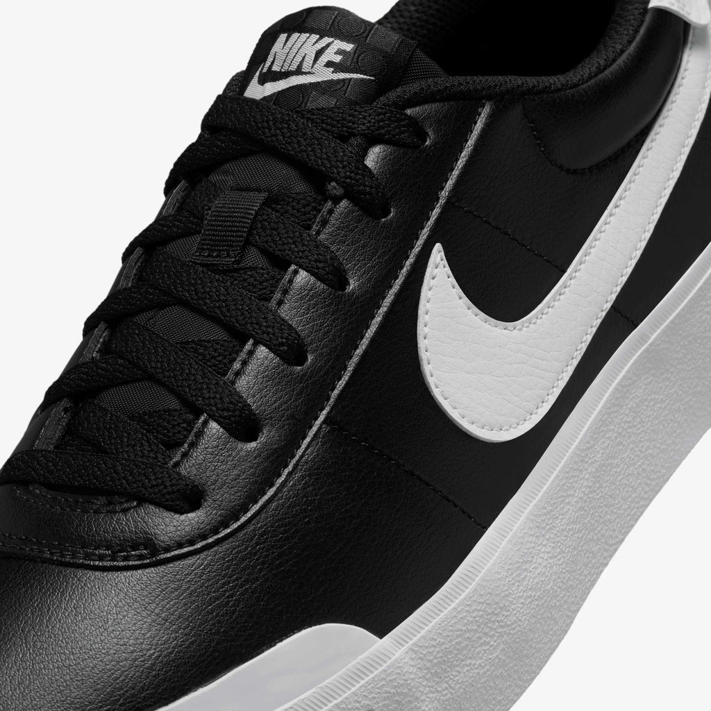 basket Nike Court Shot dans son coloris classique Noir/Blanc