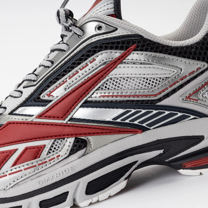 Reebok Premier Road Ultra "Red Metallic" (parfois issues de la ligne haut de gamme Reebok LTD ou de collaborations spécifiques).