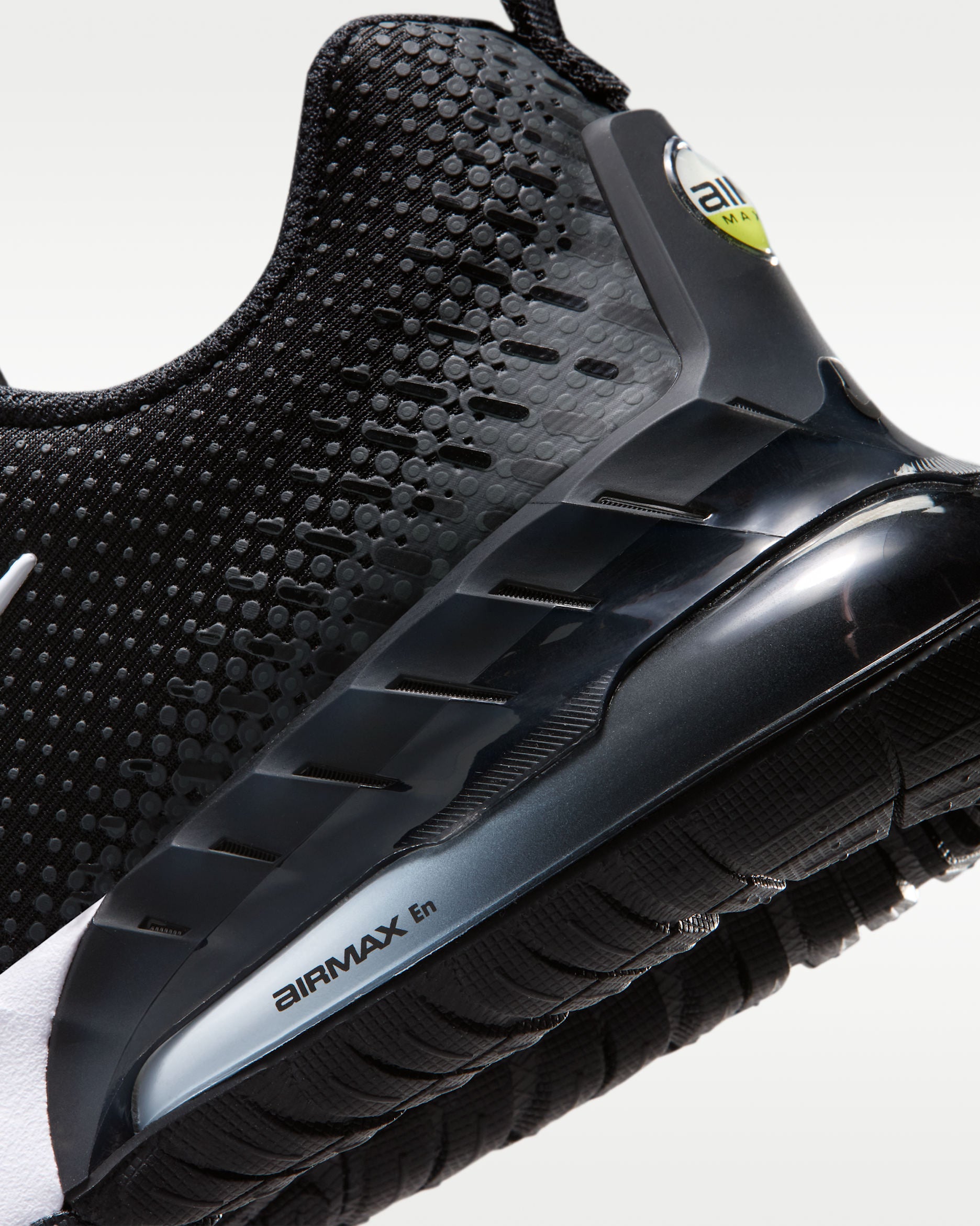 Nike Air Max Phoenix dans son coloris classique Noir/Anthracite/Smoke Grey/Blanc