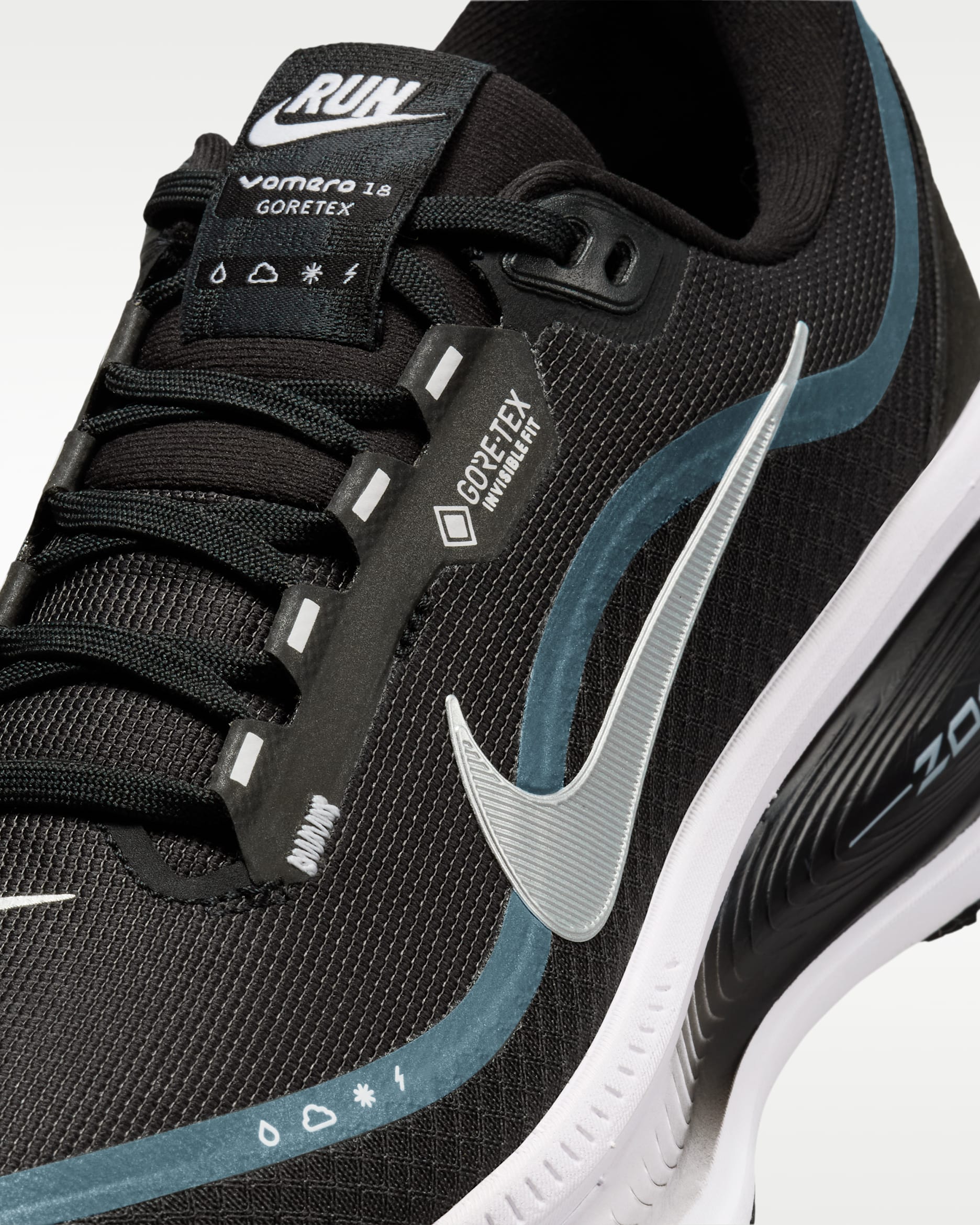 running Nike Vomero 18 GORE-TEX. Conçue avec une membrane en GORE-TEX pour garder les pieds au sec sous la pluie.