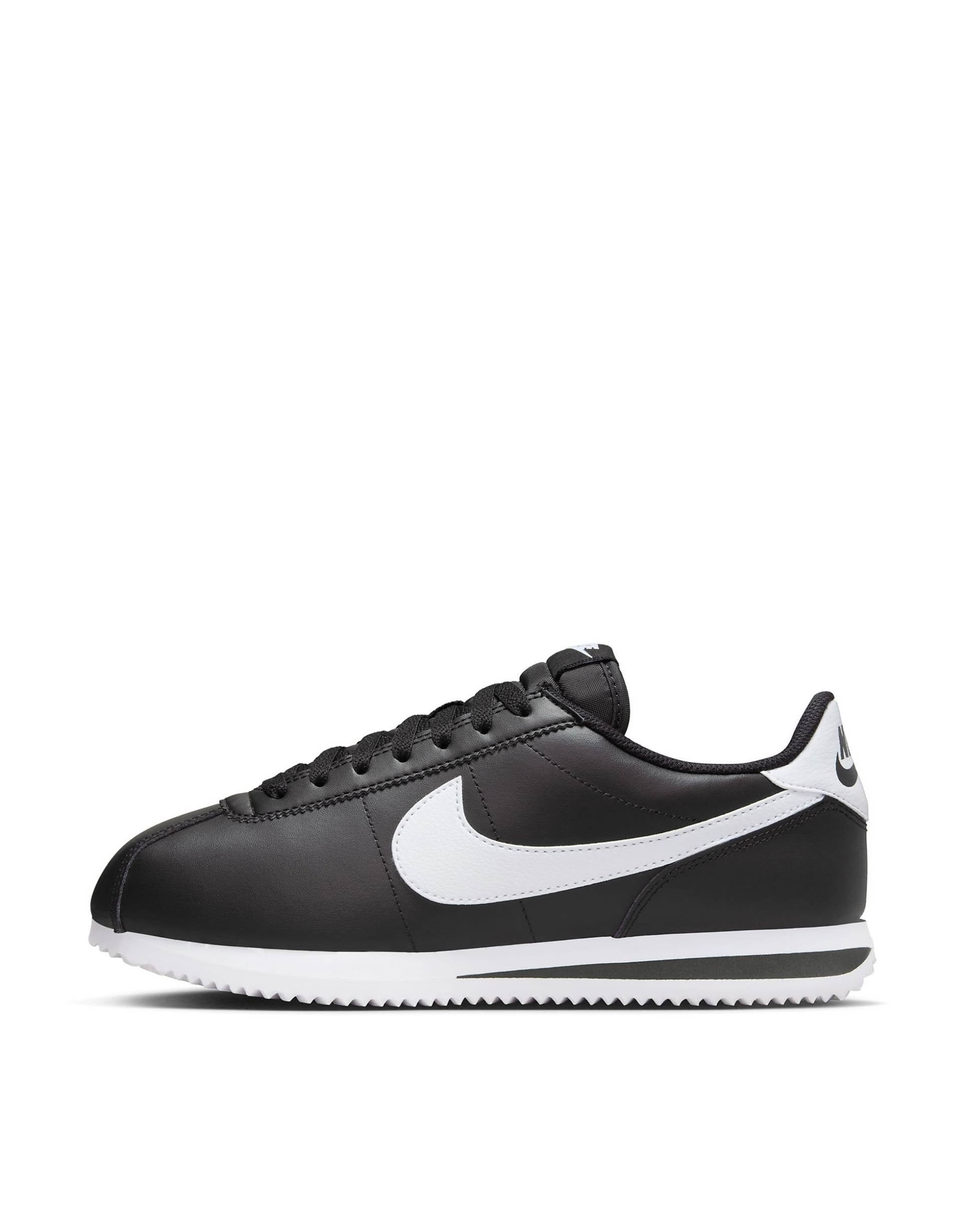Nike Cortez dans son coloris classique noir et blanc
