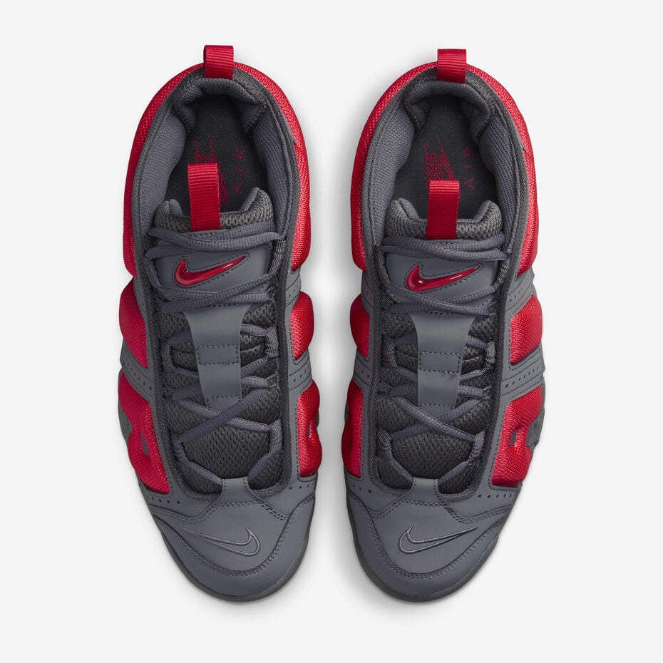 Nike Air More Uptempo Low, dans le coloris officiel Dark Grey / Light Crimson / Metallic Silver