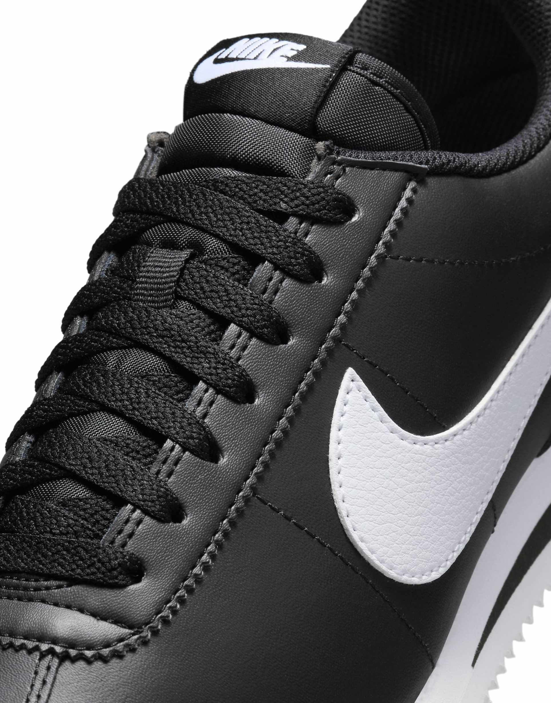 Nike Cortez dans son coloris classique noir et blanc