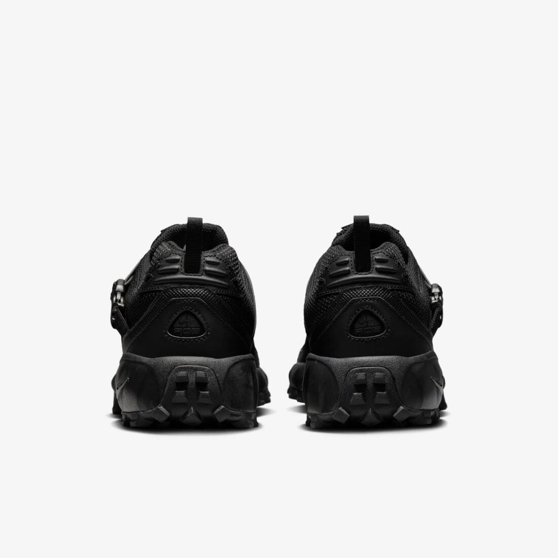 Nike ACG Phassad "Triple Black"Initialement commercialisé en 2003, ce modèle de trail running emblématique fait son grand retour