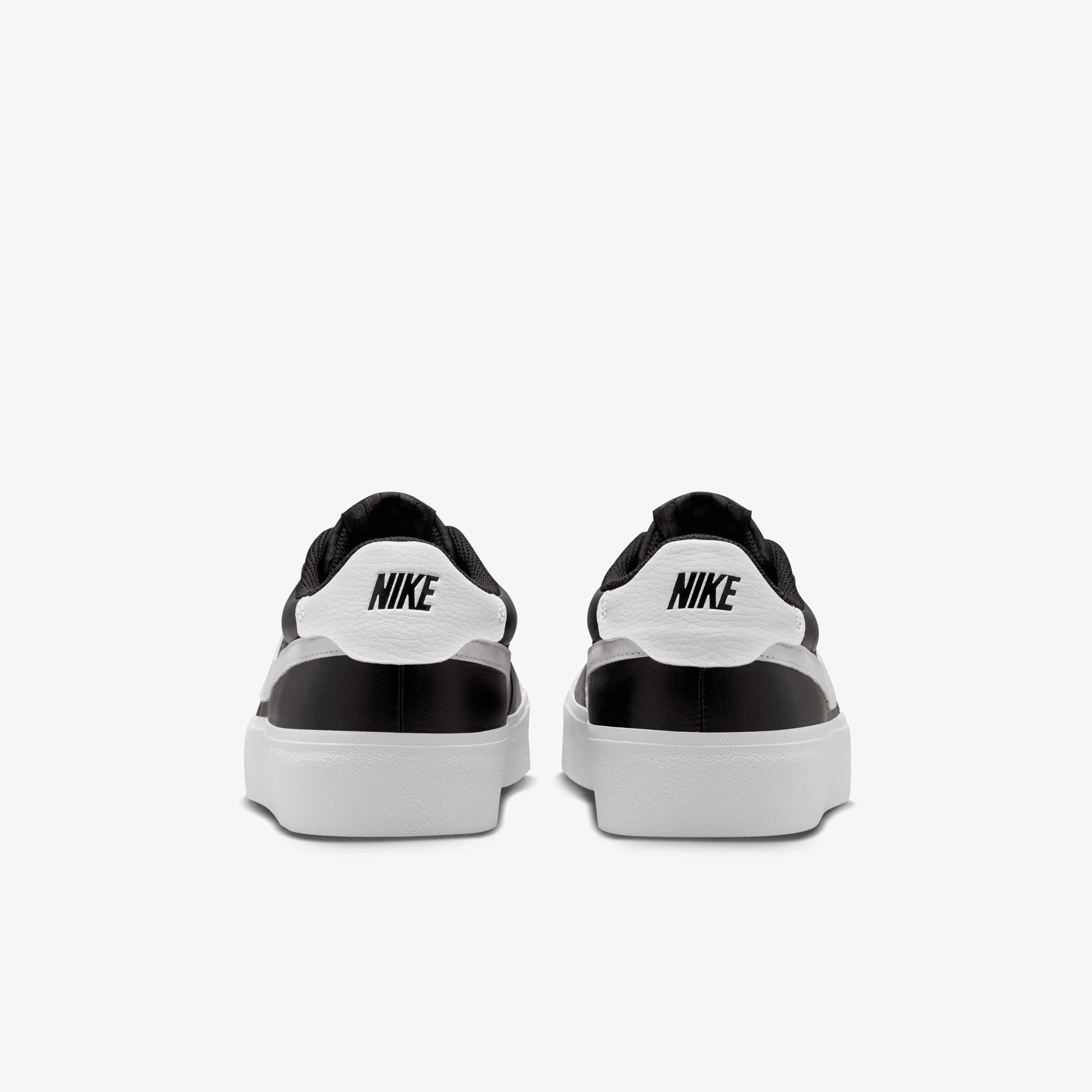 basket Nike Court Shot dans son coloris classique Noir/Blanc