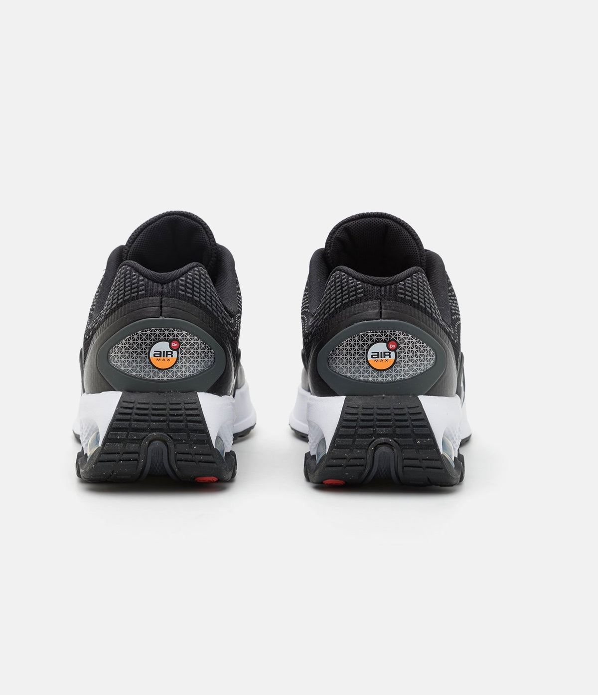 Nike Air Max Dn dans son coloris classique Panda (Black / White / Cool Grey / Pure Platinum).