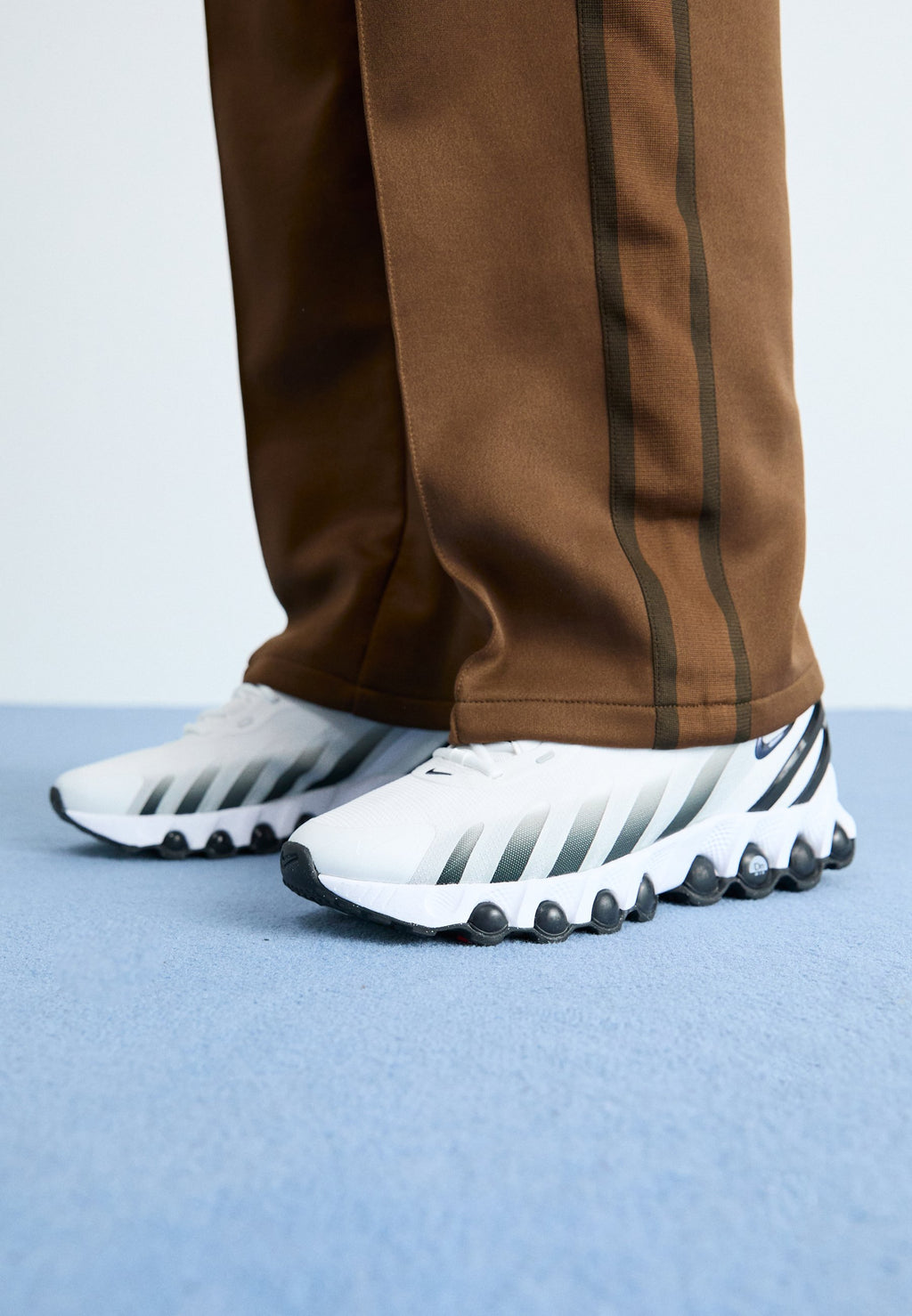 Nike Air Max Dn8 dans son coloris classique "Panda" (Blanc / Noir)