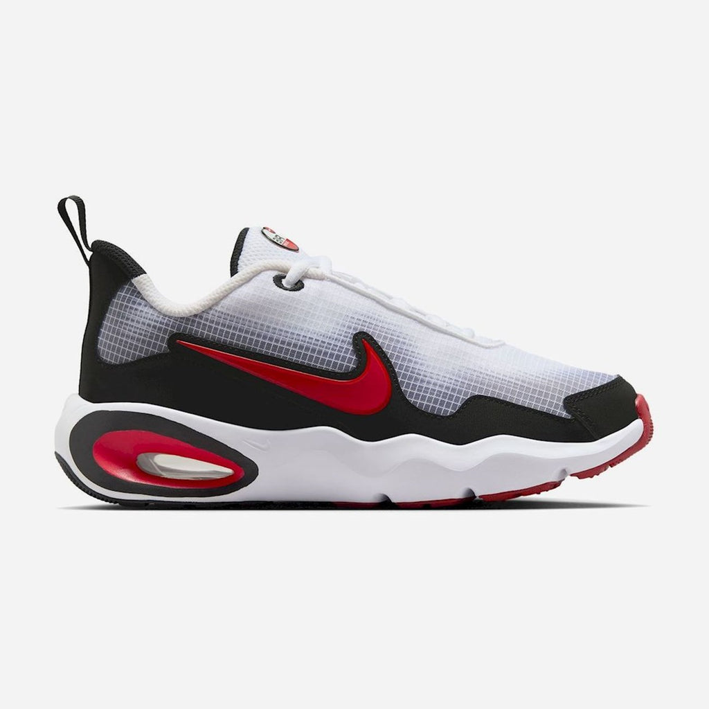 Nike Air Max Nova caractérisées par leur amorti Max Air ovale distinctif sur la semelle épaisse.