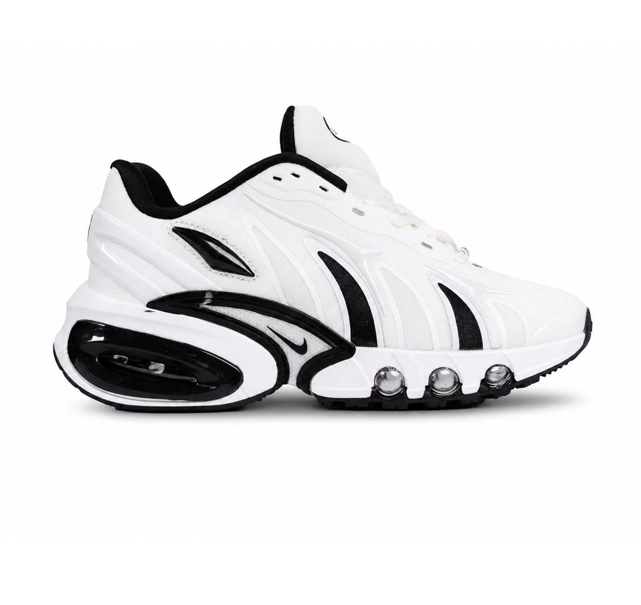 Nike Air Max Dn8, affichant un coloris épuré blanc et noir