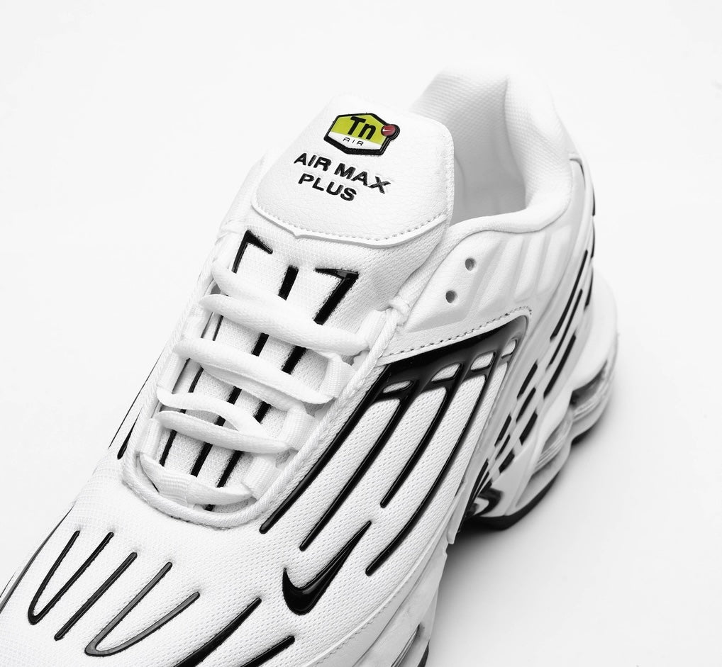 Nike Air Max Plus 3 (communément appelée TN 3) dans son coloris "White Black" (Blanc et Noir)