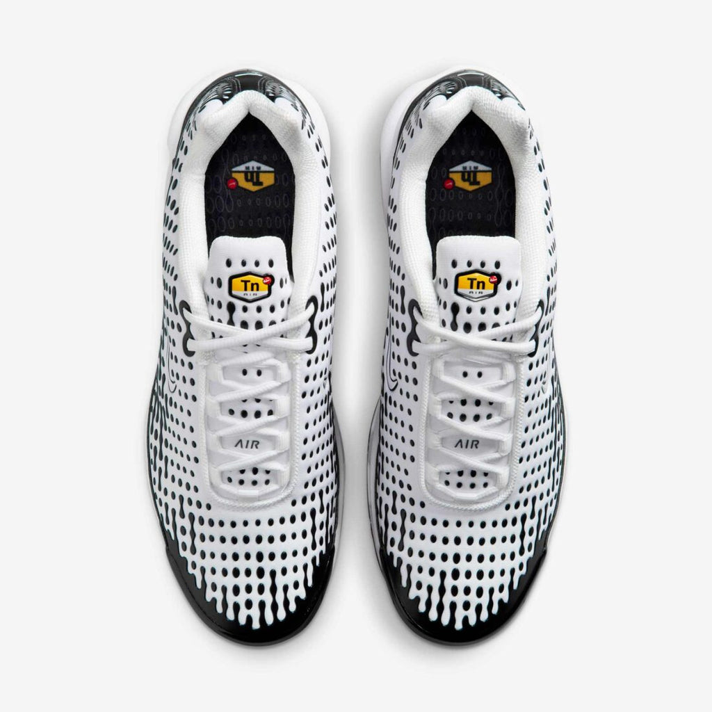Nike Air Max Plus VII, repérables à leur motif de points noirs sur fond blanc