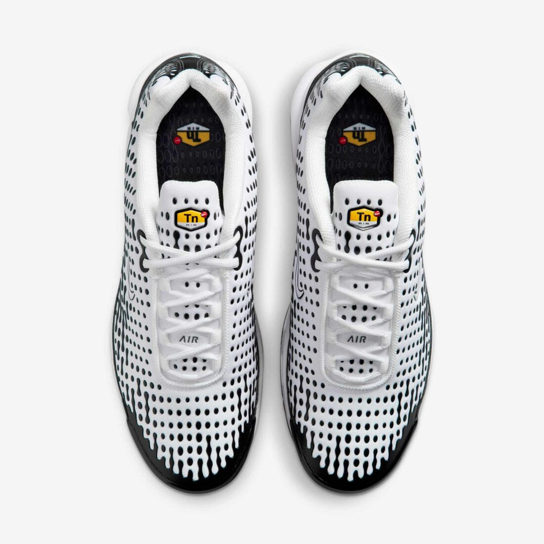 Nike Air Max Plus VII, repérables à leur motif de points noirs sur fond blanc