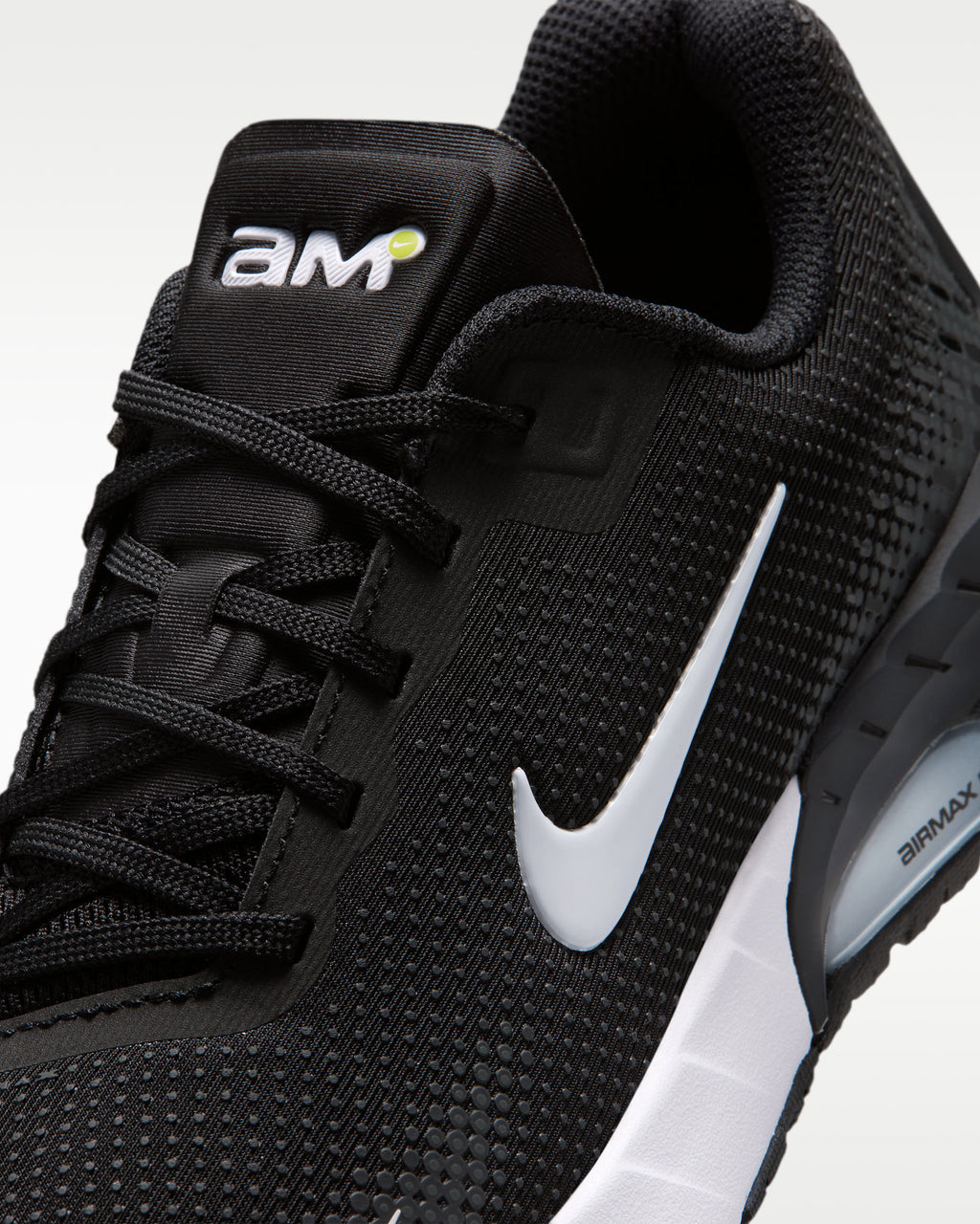 Nike Air Max Phoenix dans son coloris classique Noir/Anthracite/Smoke Grey/Blanc