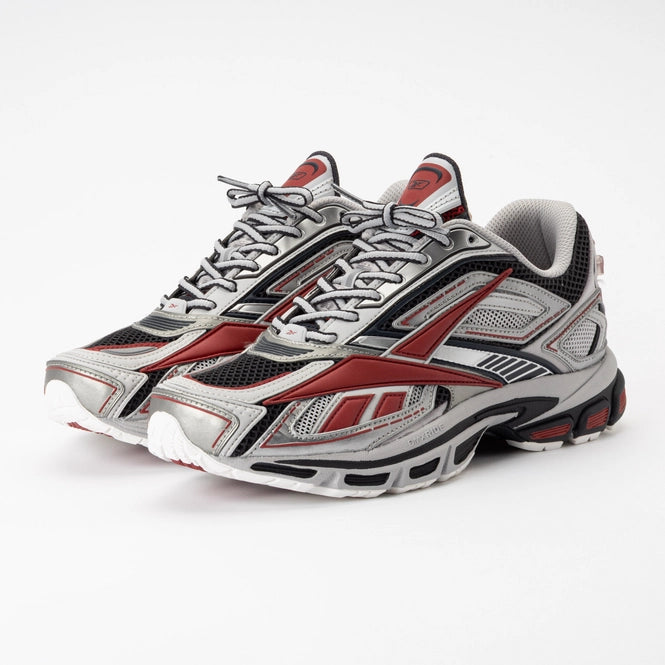 Reebok Premier Road Ultra "Red Metallic" (parfois issues de la ligne haut de gamme Reebok LTD ou de collaborations spécifiques).