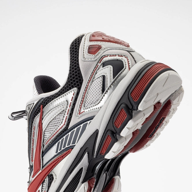 Reebok Premier Road Ultra "Red Metallic" (parfois issues de la ligne haut de gamme Reebok LTD ou de collaborations spécifiques).
