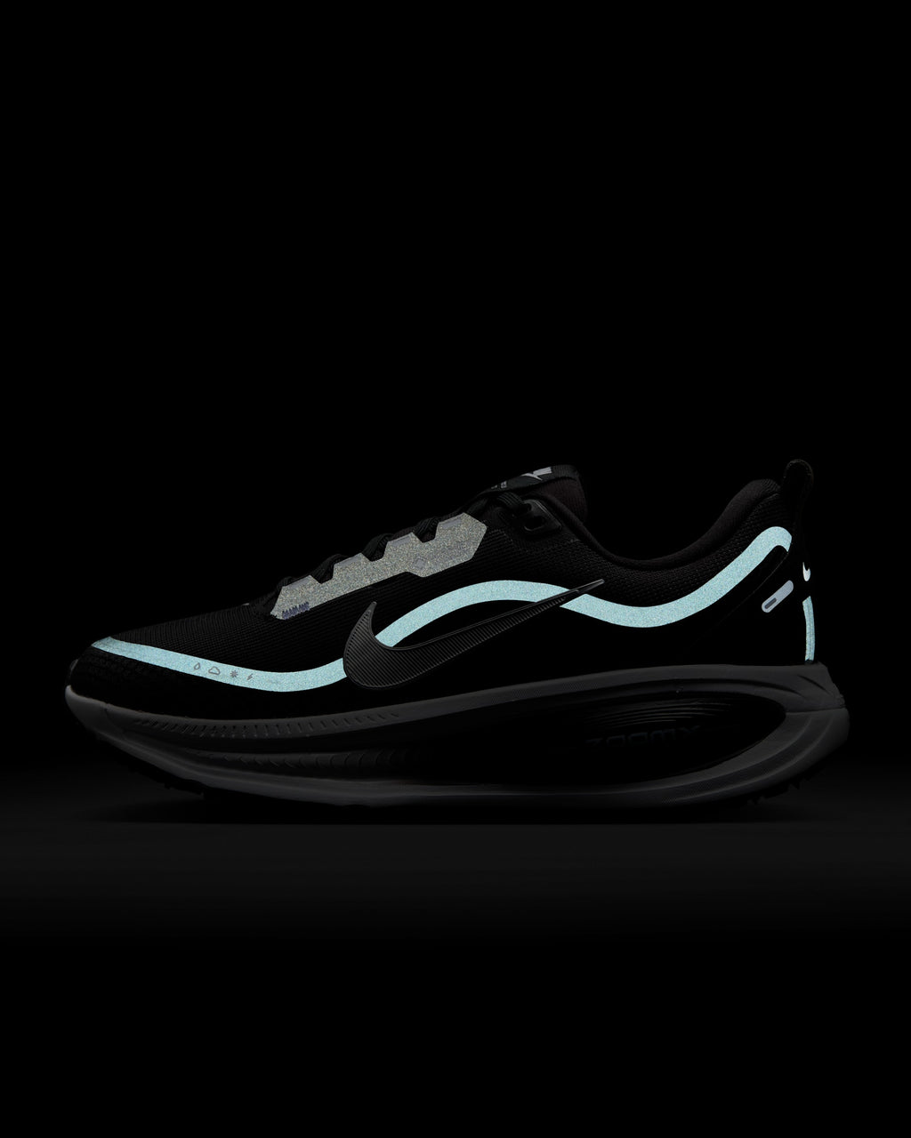 running Nike Vomero 18 GORE-TEX. Conçue avec une membrane en GORE-TEX pour garder les pieds au sec sous la pluie.